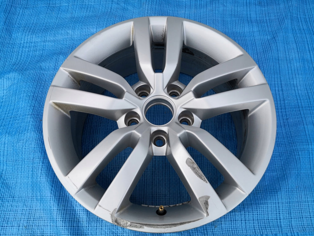 1x Alufelge 16 Zoll 6.5" 5x112 33ET Silber 5M0601025R VW Golf V Plus Rim Wheel