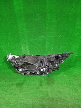 Load image into Gallery viewer, Frontscheinwerfer Toyota V Rechts Scheinwerfer Headlight SCH5754091886eq