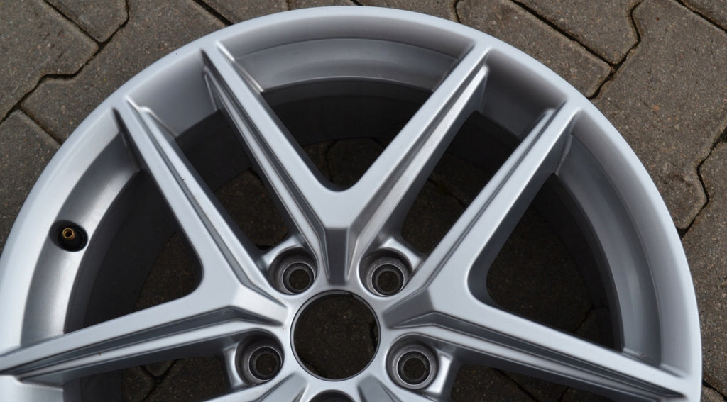 1x Alufelge 17 Zoll 7.5" 5x112 29ET Glanz Silber 8W9601025 Audi Rim Wheel FEL8546610410ke
