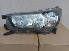 Laden Sie das Bild in den Galerie-Viewer, Frontscheinwerfer Toyota Hilux VIII 0K-177 Links Scheinwerfer Headlight SCH5737574828tr
