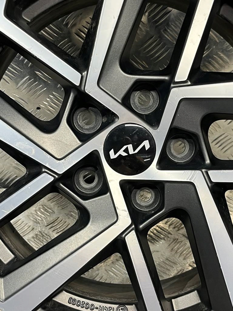 1x Alufelge 16 Zoll 6.5" 5x114.3 46ET Glanz AT400ADE06 Kia I Rim Wheel FEL3883351830wz