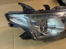 Laden Sie das Bild in den Galerie-Viewer, Frontscheinwerfer Mitsubishi Outlander I 130205 Links Scheinwerfer Headlight SCH4437734421py