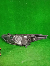 Laden Sie das Bild in den Galerie-Viewer, Frontscheinwerfer Hyundai I30 92102-A6060 Rechts Scheinwerfer Headlight SCH4037027370ws