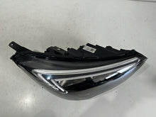 Laden Sie das Bild in den Galerie-Viewer, Frontscheinwerfer Opel Crossland X 13467968 Rechts Scheinwerfer Headlight SCH6421731714ba