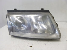 Laden Sie das Bild in den Galerie-Viewer, Frontscheinwerfer VW Passat Xenon Rechts Scheinwerfer Headlight