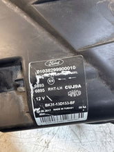 Laden Sie das Bild in den Galerie-Viewer, Frontscheinwerfer Ford Transit 01038299900010 BK3113D153BF Vorderseite Headlight SCH4350806645te