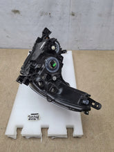 Laden Sie das Bild in den Galerie-Viewer, Frontscheinwerfer Toyota Hilux VIII 1EJ-923364 Rechts Scheinwerfer Headlight SCH6072047314cj