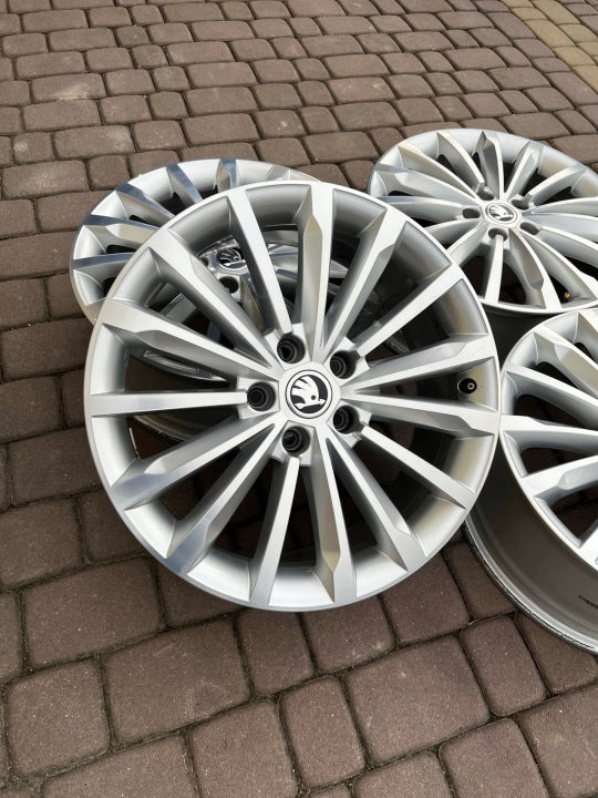 4x Alufelge 18 Zoll 7.0" 5x112 43ET Glanz Silber 565601025E Skoda Kodiaq FEL4981756231tn