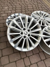 Laden Sie das Bild in den Galerie-Viewer, 4x Alufelge 18 Zoll 7.0" 5x112 43ET Glanz Silber 565601025E Skoda Kodiaq FEL4981756231tn