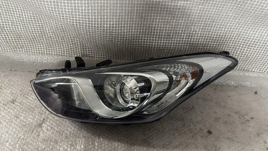 Frontscheinwerfer Hyundai I30 HYUI3012 Links Scheinwerfer Headlight SCH3813698384ah