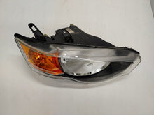 Laden Sie das Bild in den Galerie-Viewer, Frontscheinwerfer Mitsubishi Colt I 8301B80 Rechts Scheinwerfer Headlight
