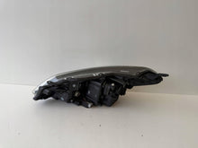 Laden Sie das Bild in den Galerie-Viewer, Frontscheinwerfer Toyota Yaris MCJ31640 Rechts Scheinwerfer Headlight SCH6460548716zx