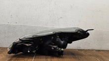 Laden Sie das Bild in den Galerie-Viewer, Frontscheinwerfer Toyota Yaris TOL17615 Rechts Scheinwerfer Headlight SCH9068861397ad