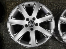 Laden Sie das Bild in den Galerie-Viewer, 1x Alufelge 17 Zoll 7.5&quot; 5x112 47ET Glanz Silber 3C0601025K VW Passat Rim Wheel