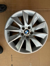 Load image into Gallery viewer, 1x Alufelge 18 Zoll 8.0" 5x120 30ET Glanz Silber 6790174 BMW 5 F10 Rim Wheel FEL8363887113zj