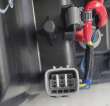 Load image into Gallery viewer, Frontscheinwerfer Toyota Yaris Links Scheinwerfer Headlight