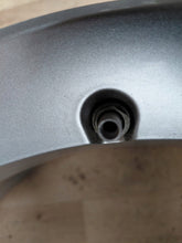 Load image into Gallery viewer, 4x Alufelge 17 Zoll 6.5" 5x112 44ET Glanz Silber A1774011200 Mercedes-Benz FEL5164992875qr
