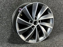 Load image into Gallery viewer, 1x Alufelge 18 Zoll 3V0601025L Skoda Superb Iii Rim Wheel FEL3902699217zq