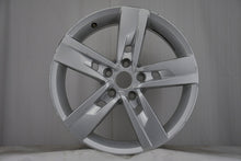 Load image into Gallery viewer, 1x Alufelge 17 Zoll 7.0" 5x112 49ET Glanz Silber 5F0601025T Seat Rim Wheel FEL2693481539fx