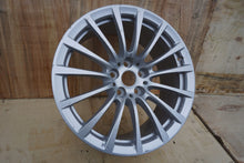 Laden Sie das Bild in den Galerie-Viewer, 1x Alufelge 18 Zoll 8.0" 5x112 30ET Glanz Silber 6861224 BMW 7 G11 G12 Rim Wheel FEL9699419723ho