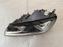 Laden Sie das Bild in den Galerie-Viewer, Frontscheinwerfer VW Touareg 7P1941033 Xenon Ein Stück (Rechts oder Links)