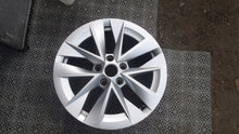Laden Sie das Bild in den Galerie-Viewer, 1x Alufelge 17 Zoll 7.0" 5x112 46ET 5E3601025 Skoda Octavia Iii Rim Wheel FEL7738871241go