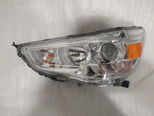 Laden Sie das Bild in den Galerie-Viewer, Frontscheinwerfer Mitsubishi Colt Xenon Ein Stück (Rechts oder Links) Headlight