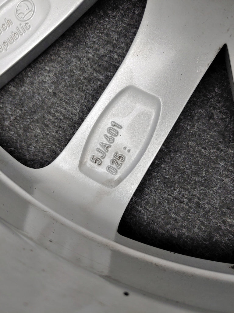 1x Alufelge 16 Zoll 7.0" 5x100 46ET Glanz Silber 5JA601025AE Skoda Rapid FEL1591729078em