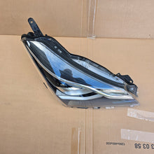 Laden Sie das Bild in den Galerie-Viewer, Frontscheinwerfer Toyota Yaris 659998888 Rechts Scheinwerfer Headlight SCH7205062286if