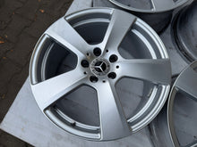 Laden Sie das Bild in den Galerie-Viewer, 4x Alufelge 18 Zoll 8.5&quot; 5x112 48ET Glanz Silber A2124011302 Mercedes-Benz