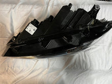Laden Sie das Bild in den Galerie-Viewer, Frontscheinwerfer VW Touran 5TB941081D LED Links Scheinwerfer Headlight
