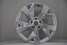 Load image into Gallery viewer, 1x Alufelge 18 Zoll 7.5" 5x112 40ET Glanz Silber 57H601025 Skoda Rim Wheel FEL8456659587jn