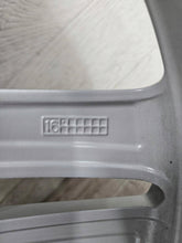 Load image into Gallery viewer, 1x Alufelge 17 Zoll 7.0" 5x112 42ET Glanz Silber 8W0601025P Audi A4 B9 Rim Wheel FEL9227818802zr
