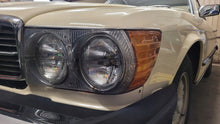 Laden Sie das Bild in den Galerie-Viewer, Frontscheinwerfer Mercedes-Benz R107 1305523033 Links Scheinwerfer Headlight SCH6049768815ns