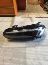 Laden Sie das Bild in den Galerie-Viewer, Frontscheinwerfer Honda Civic I 100-8F06E FALSE Scheinwerfer Headlight SCH8671117984op