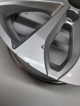 Laden Sie das Bild in den Galerie-Viewer, 1x Alufelge 16 Zoll 6.5&quot; 4x100 44ET Glanz Silber 403005287 Renault Megane Clio