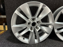 Load image into Gallery viewer, 1x Alufelge 17 Zoll 7.0" 5x112 45ET Glanz Silber 57A601025K Skoda Karoq FEL6990754940lk