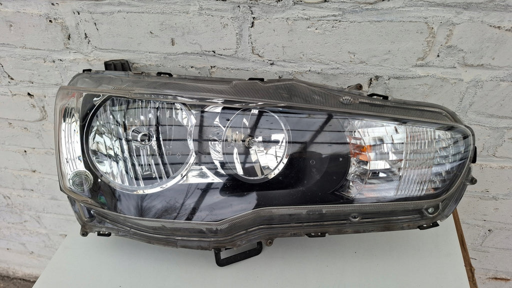 Frontscheinwerfer Mitsubishi Lancer VIII I 8301C3-38 Rechts Headlight