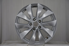 Load image into Gallery viewer, 1x Alufelge 17 Zoll 7.5" 5x112 41ET Glanz Silber 3P0601025B Skoda Rim Wheel FEL1587058392nz