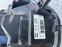 Laden Sie das Bild in den Galerie-Viewer, Frontscheinwerfer Dacia Sandero II 260605665R Links Scheinwerfer Headlight SCH5575196577fn