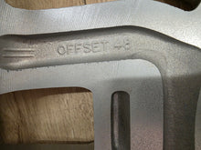 Laden Sie das Bild in den Galerie-Viewer, 1x Alufelge 17 Zoll 6.5&quot; 6x139.7 48ET 52910CG100 Hyundai Staria Rim Wheel