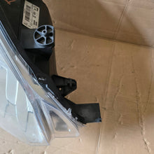 Laden Sie das Bild in den Galerie-Viewer, Frontscheinwerfer Citroën Berlingo 9806306580 Rechts Scheinwerfer Headlight SCH1106143535fs