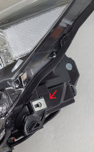 Laden Sie das Bild in den Galerie-Viewer, Frontscheinwerfer Mazda 2 Demio D43N-51040 Links Scheinwerfer Headlight SCH5334224492sp