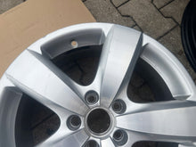 Load image into Gallery viewer, 1x Alufelge 17 Zoll 6.5&quot; 5x112 33ET Glanz Silber 5N0601025 VW Tiguan Rim Wheel