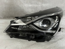 Load image into Gallery viewer, Frontscheinwerfer Toyota Yaris Links Scheinwerfer Headlight