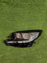 Laden Sie das Bild in den Galerie-Viewer, Frontscheinwerfer Toyota Aygo X CSC28965 Links Scheinwerfer Headlight SCH8619221018at