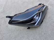 Laden Sie das Bild in den Galerie-Viewer, Frontscheinwerfer Toyota Yaris FPW1718 Rechts Scheinwerfer Headlight SCH6970692350pw