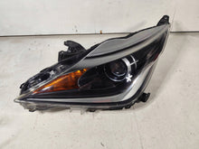 Laden Sie das Bild in den Galerie-Viewer, Frontscheinwerfer Toyota Aygo Links Scheinwerfer Headlight SCH3552312623xr