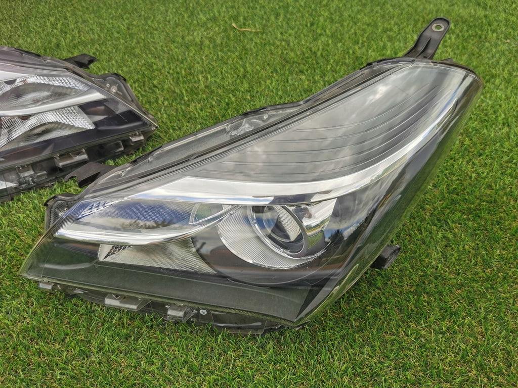 Frontscheinwerfer Toyota Yaris Ein Stück (Rechts oder Links) Headlight SCH8172574773ky