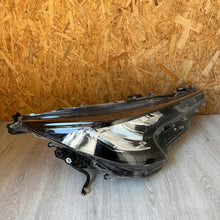 Load image into Gallery viewer, Frontscheinwerfer Toyota Corolla 81110-02S60 Rechts Scheinwerfer Headlight SCH3226076669qf